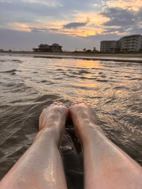 Feet-a-luscious